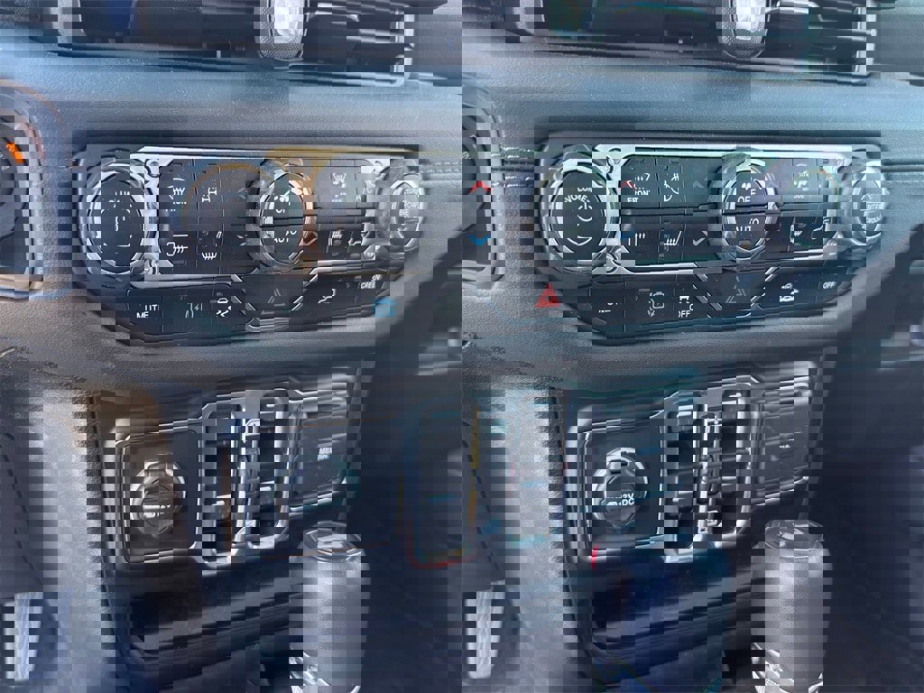 Used 2024 Jeep Wrangler Unlimited Sahara image 19