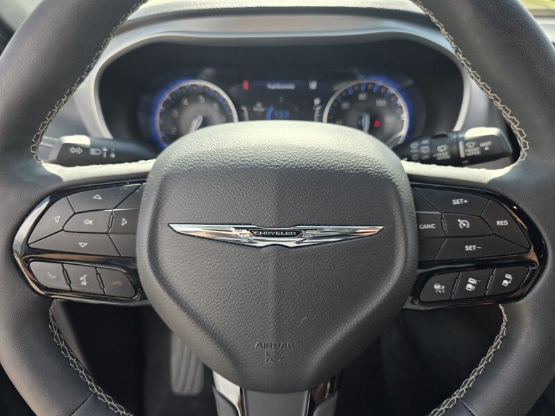 Used 2024 Chrysler Pacifica Touring-L w/ S Appearance Package AWD/4WD image 27