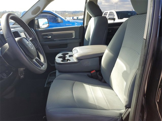 Used 2020 RAM 1500 Classic SLT image 24