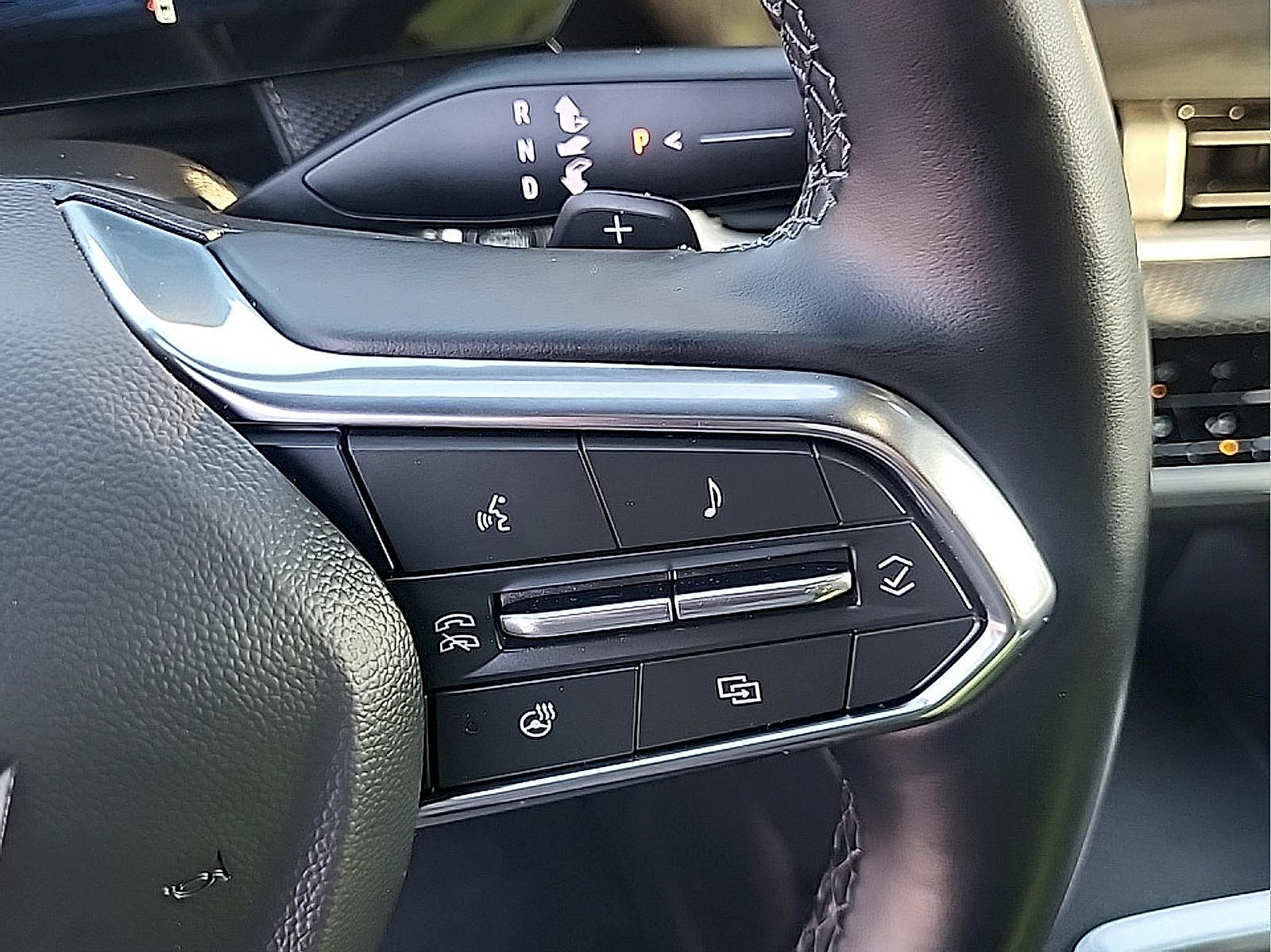 Used 2025 Chevrolet Equinox LT AWD/4WD image 18