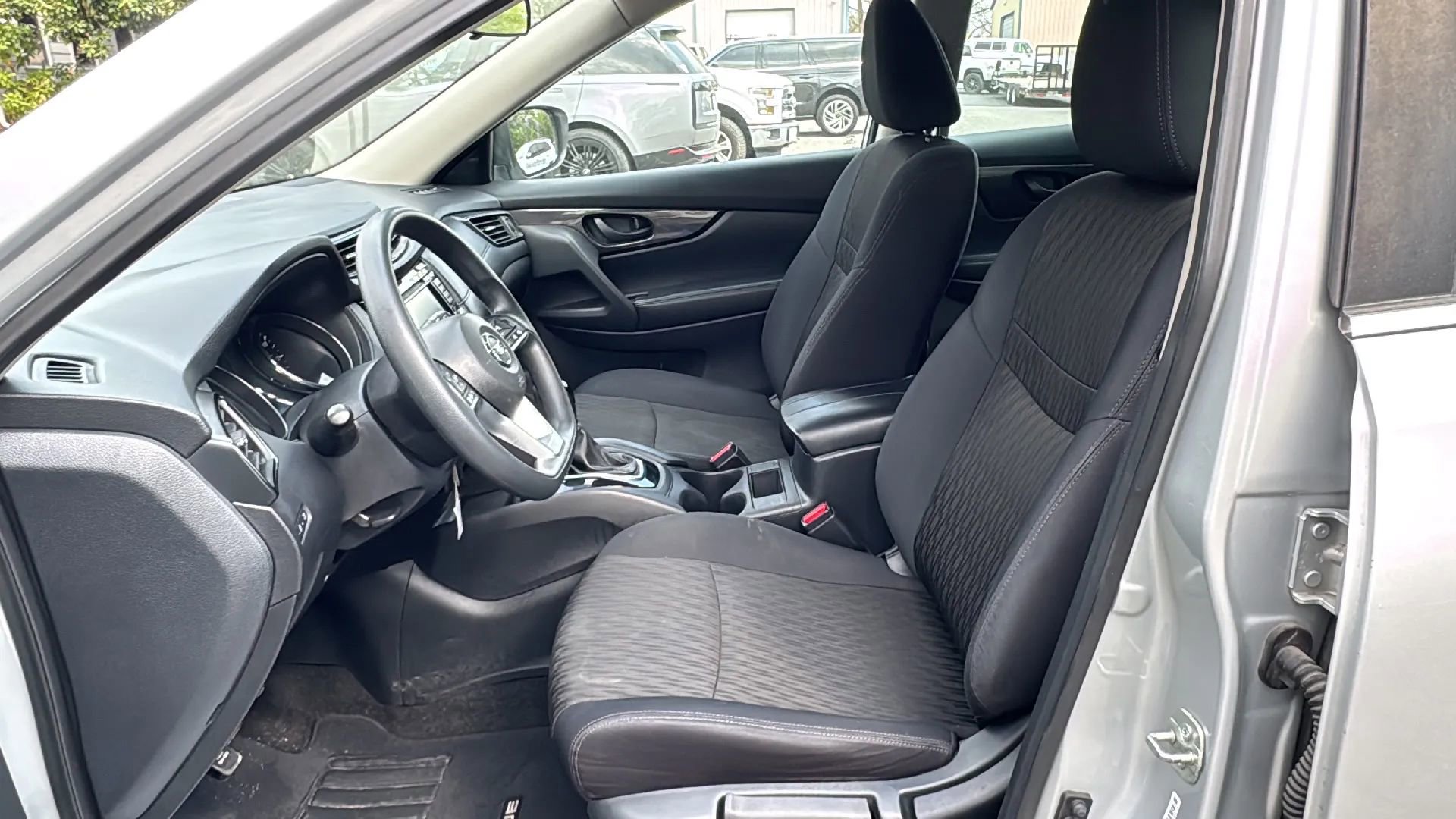 Used 2019 Nissan Rogue S image 10