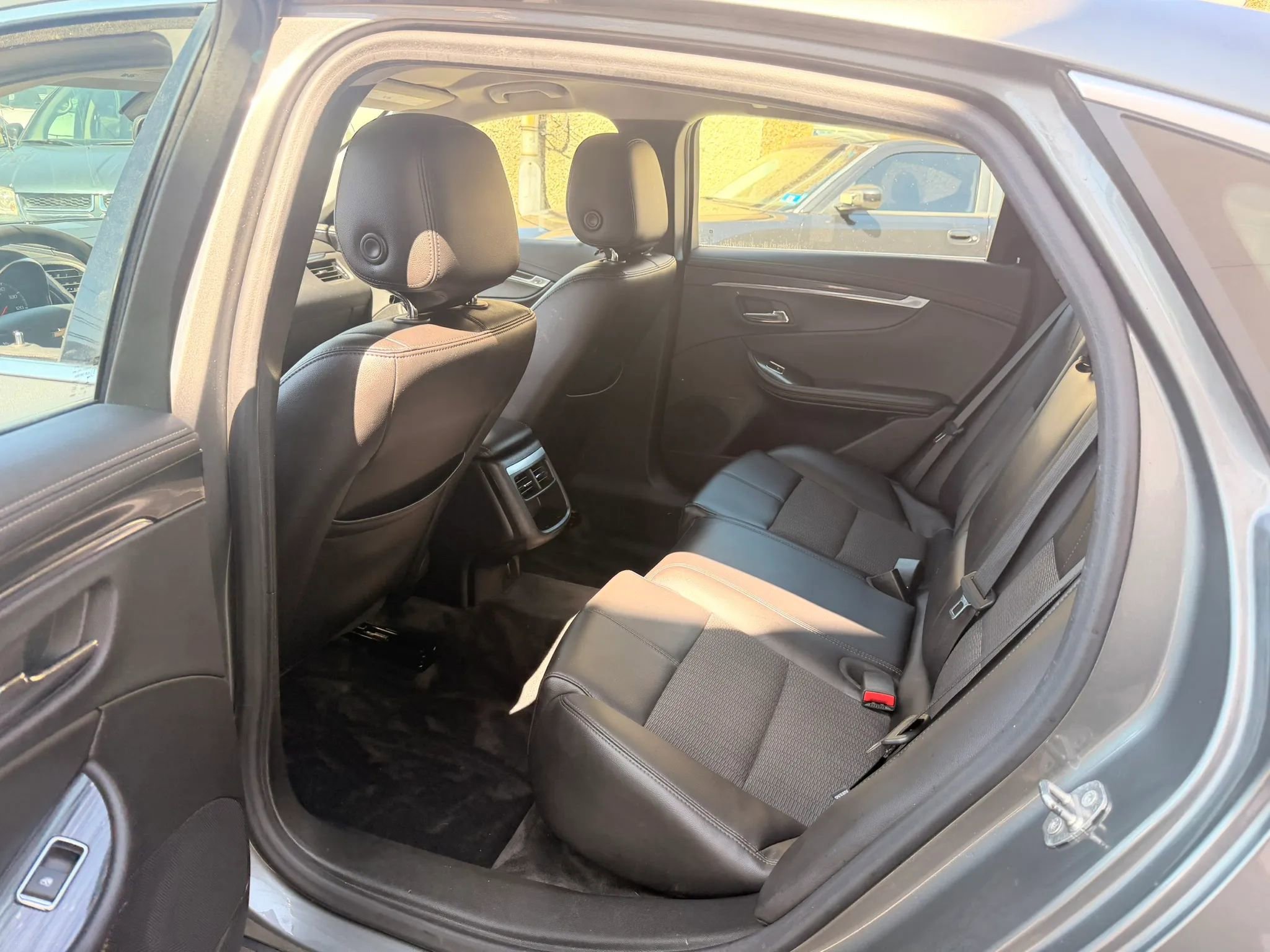 Used 2016 Chevrolet Impala LT w/ Convenience Package image 27