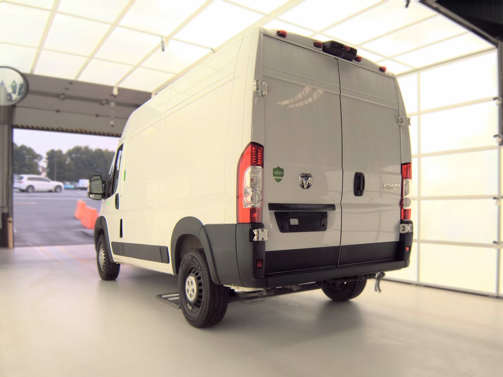 Used 2025 RAM ProMaster 2500 w/ Convenience Group FWD image 11