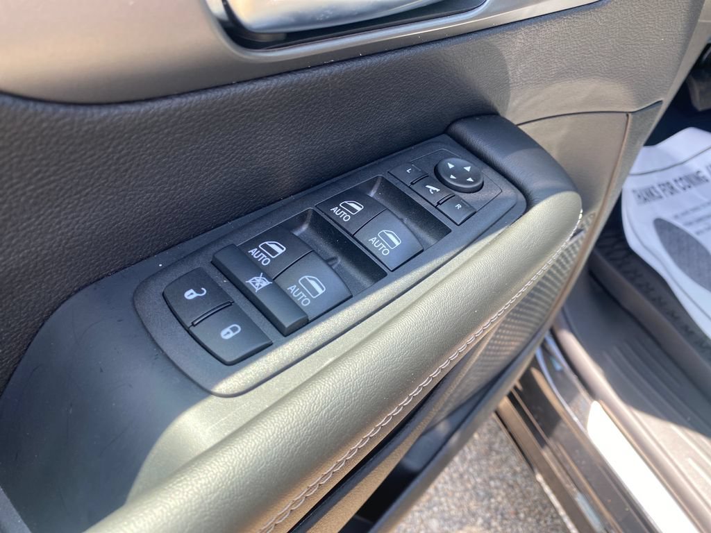 New 2027 Chrysler Pacifica Limited w/ S Appearance Package FWD image 12