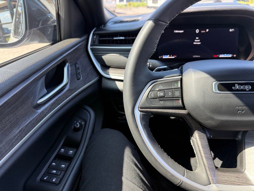 Used 2024 Jeep Grand Cherokee L Limited w/ Luxury Tech Group II image 7