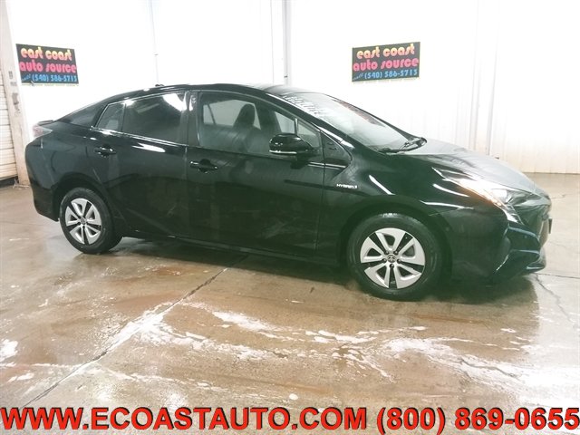 Used 2017 Toyota Prius Four FWD image 2