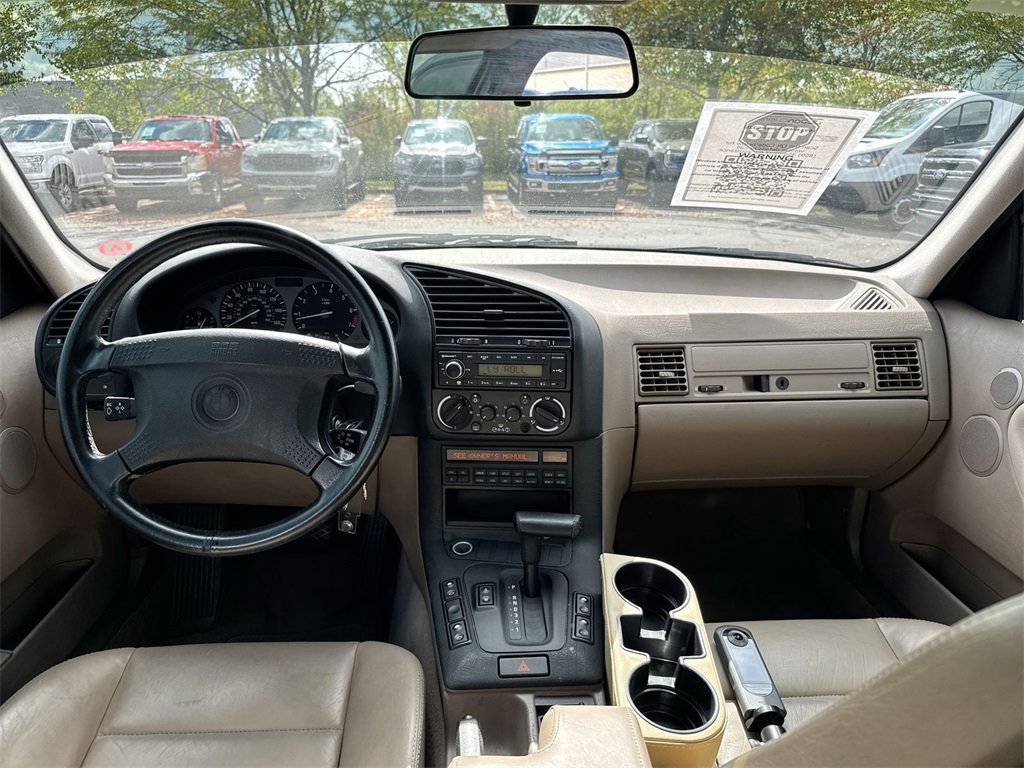 Used 1993 BMW 325i Sedan image 10