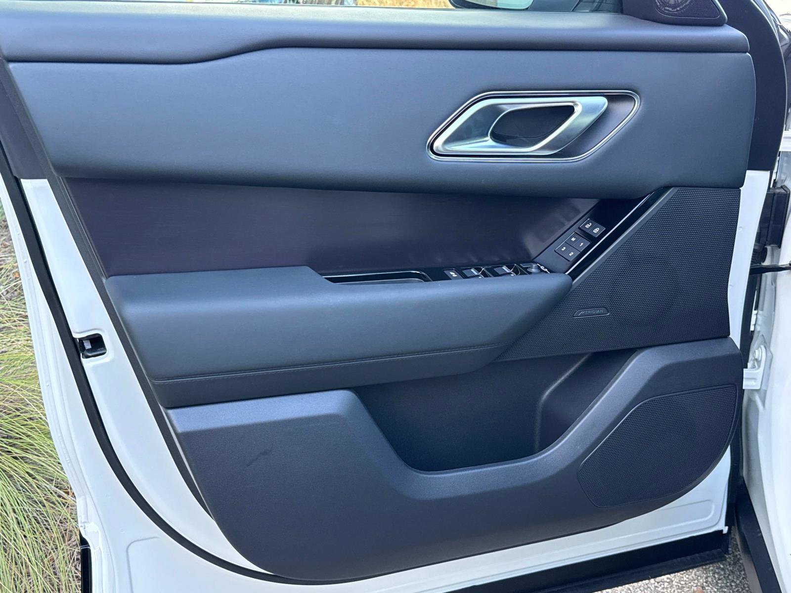 New 2026 Land Rover Range Rover Velar Dynamic SE image 19