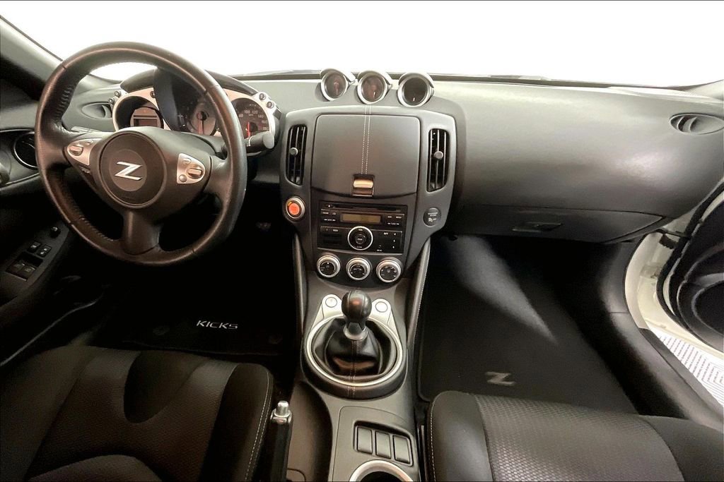 Used 2014 Nissan 370Z Coupe RWD image 20