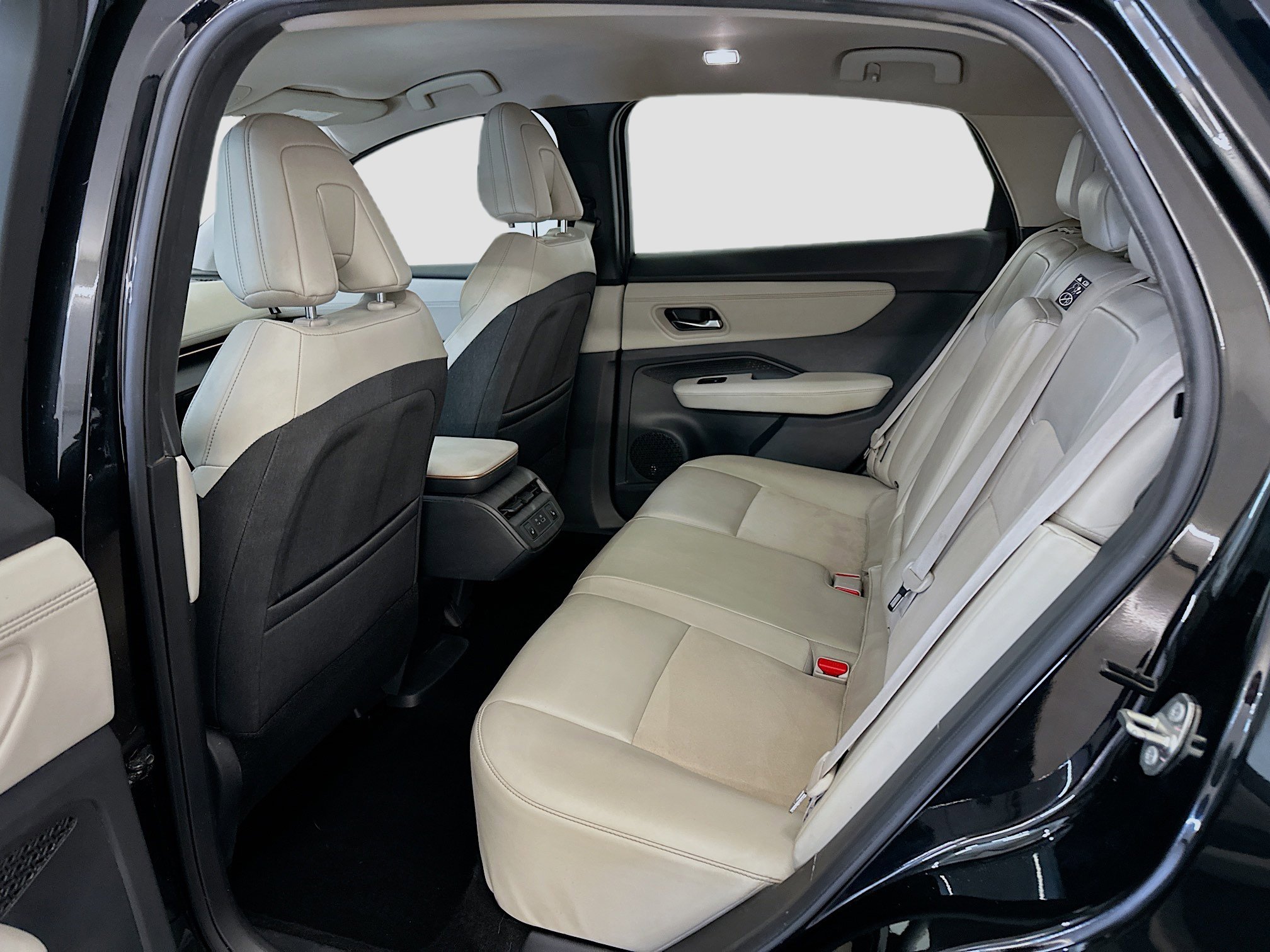 Used 2023 Nissan Ariya AWD image 29