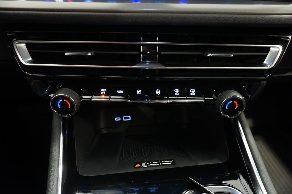 New 2026 Chevrolet Traverse LT w/ Driver Confidence Package image 15