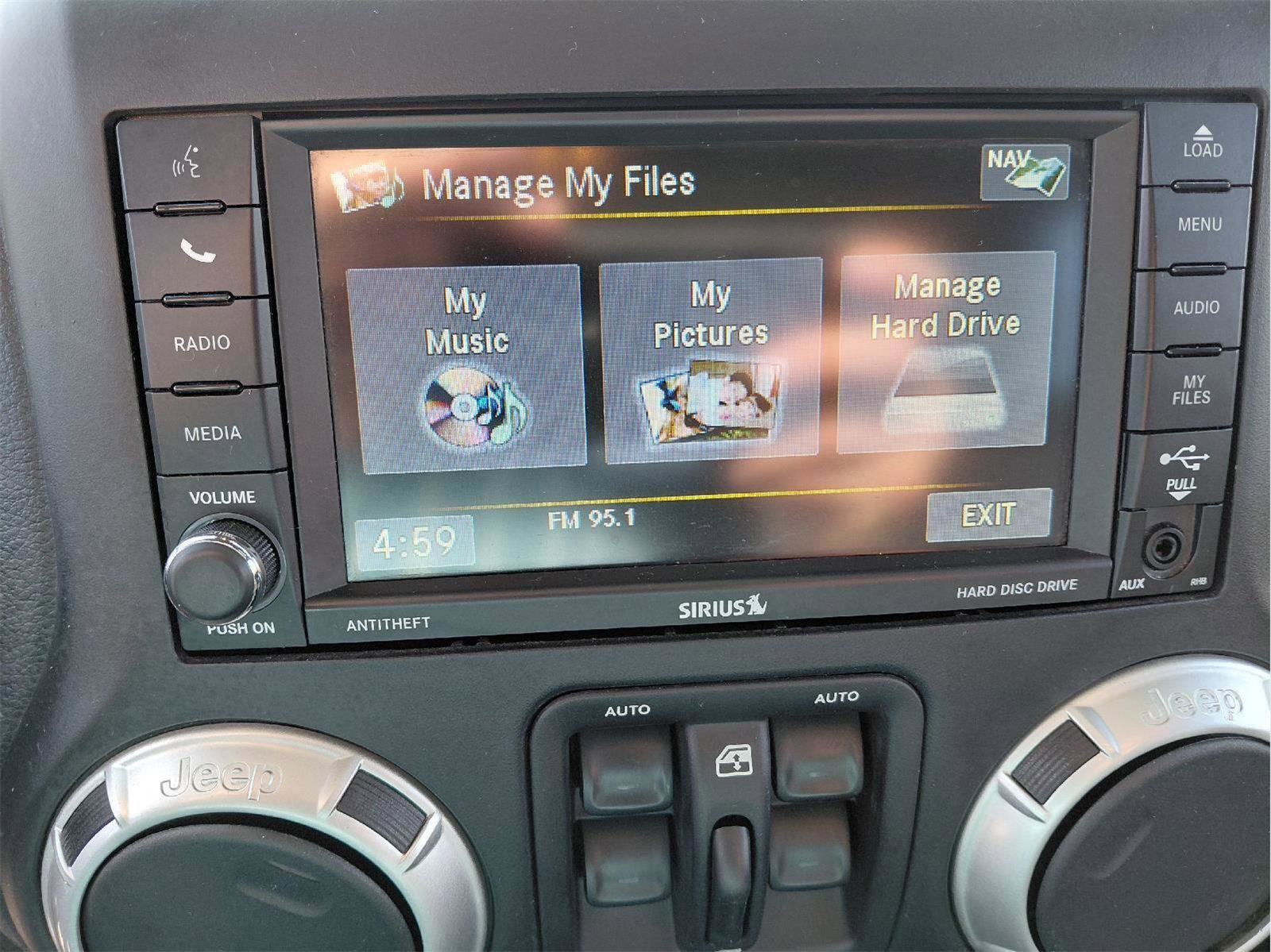 Used 2015 Jeep Wrangler Unlimited Rubicon w/ Connectivity Group image 33