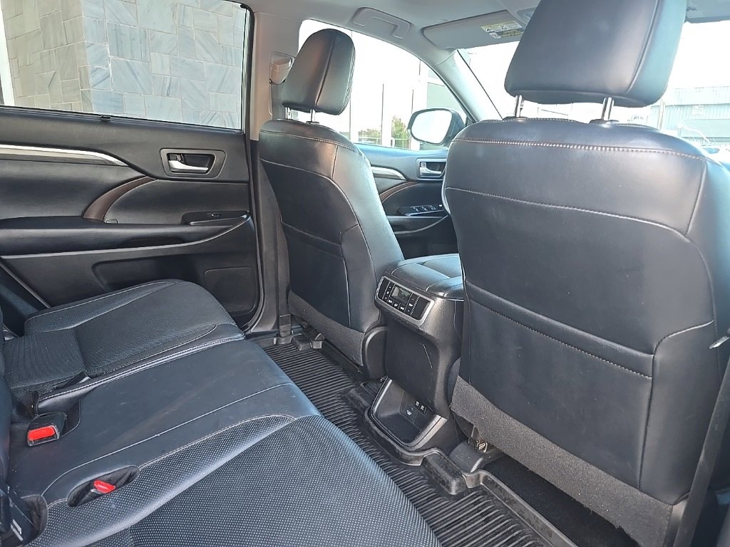 Used 2018 Toyota Highlander Limited image 15