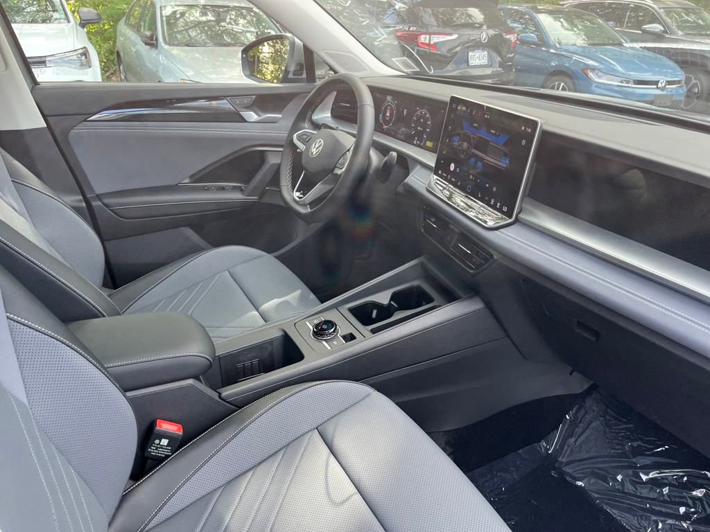 New 2025 Volkswagen Tiguan SE image 20