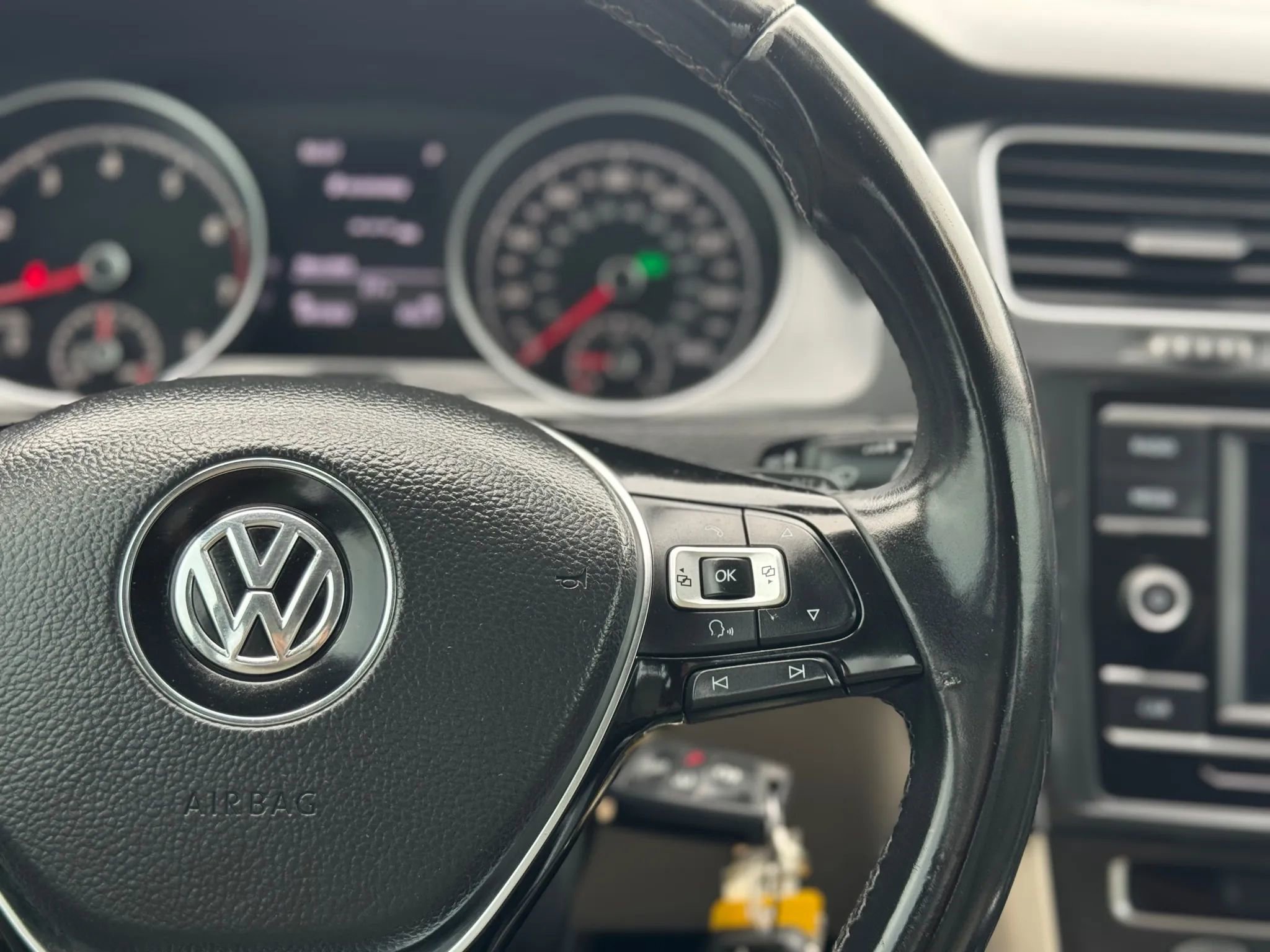 Used 2018 Volkswagen Golf S FWD image 19