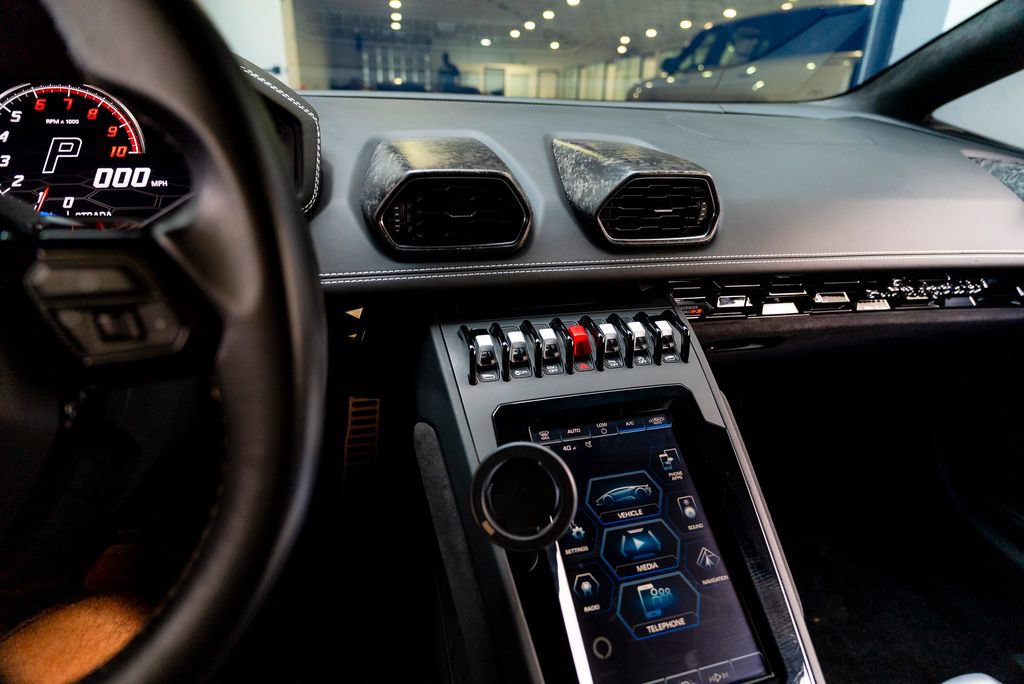 Used 2021 Lamborghini Huracan EVO RWD image 50
