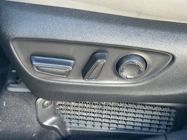 Used 2025 Toyota Sienna XLE FWD image 16