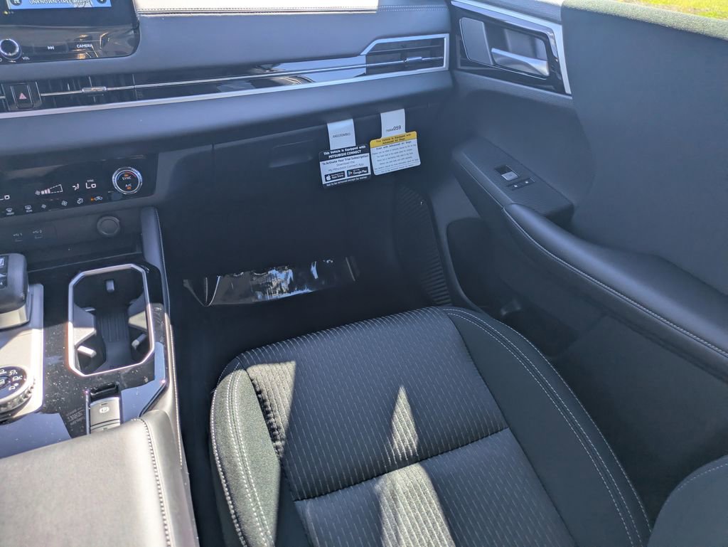 New 2026 Mitsubishi Outlander ES image 16