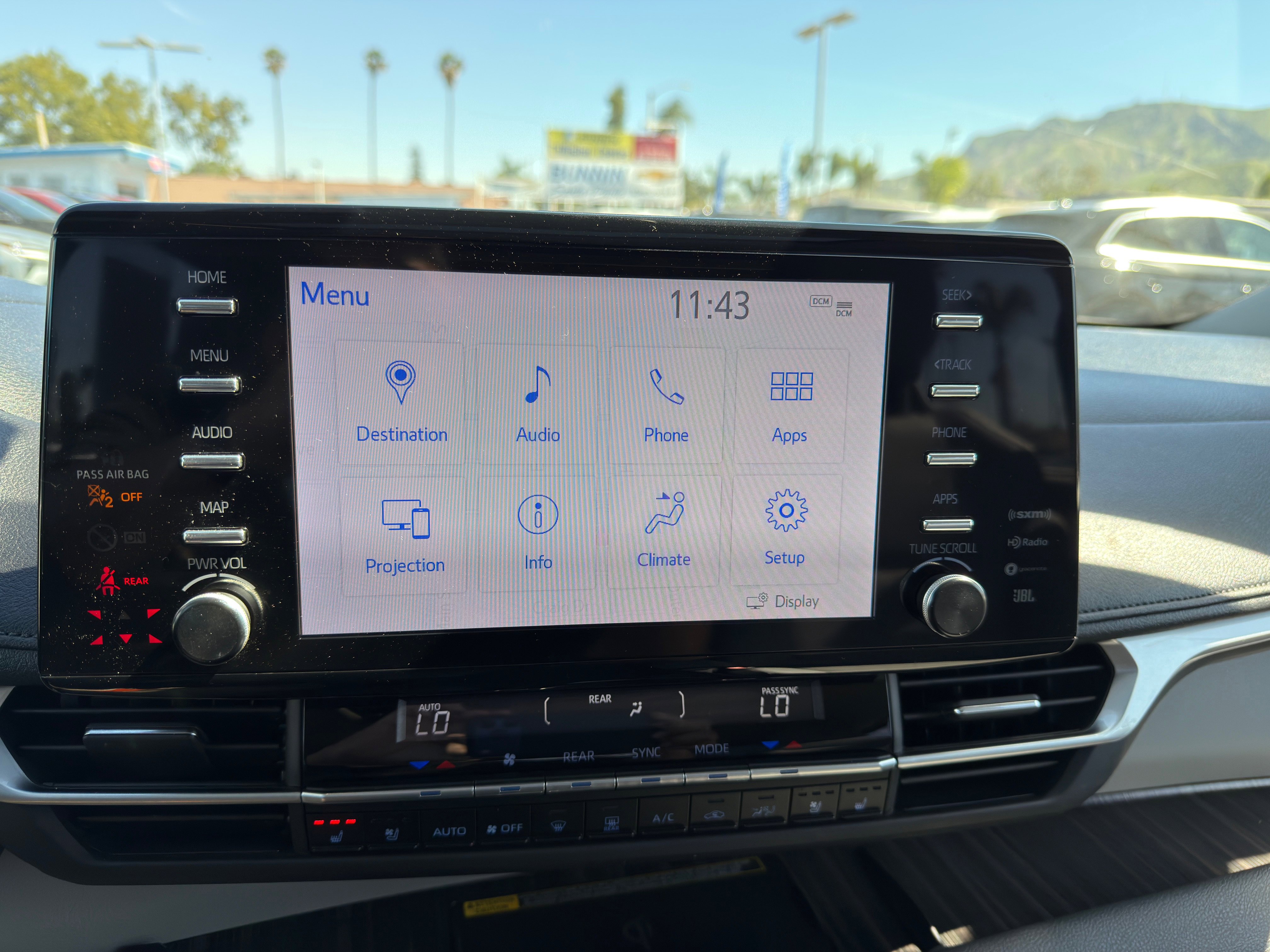 Used 2023 Toyota Sienna Limited image 32