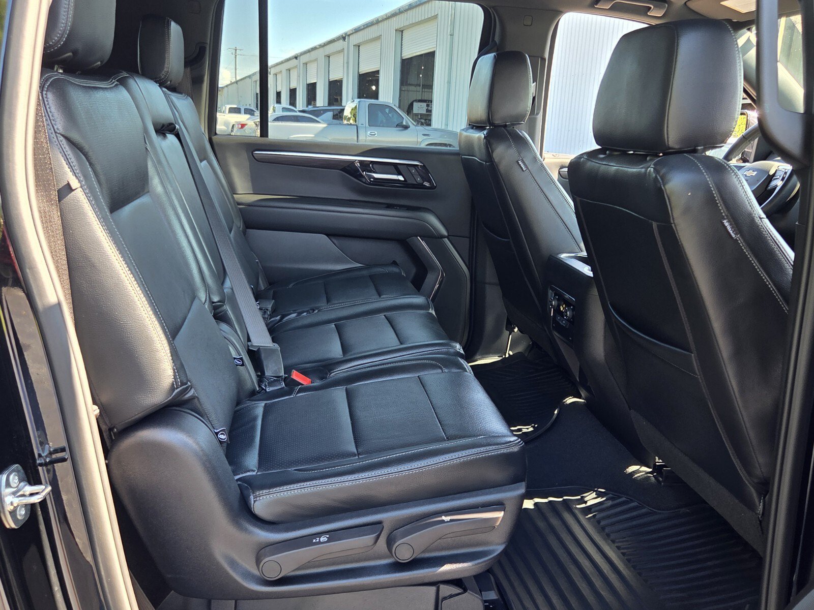 Certified 2026 Chevrolet Suburban LS RWD image 16