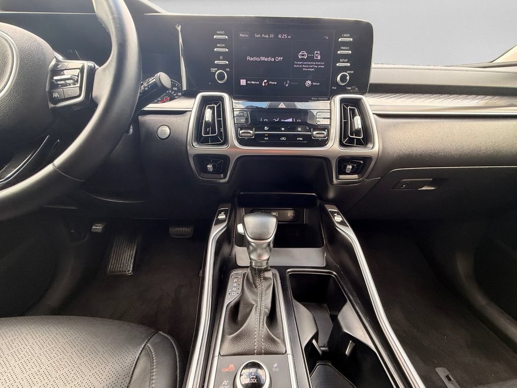 Used 2021 Kia Sorento S w/ Panoramic Sunroof Package AWD/4WD image 11