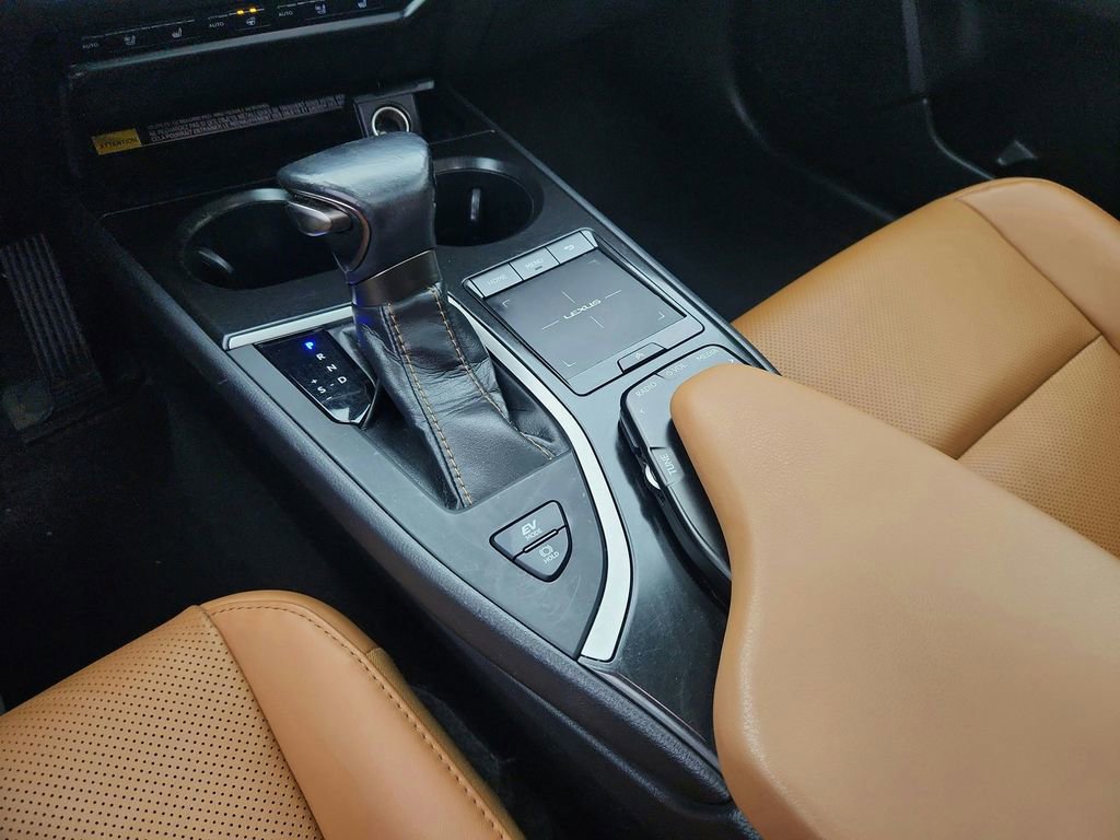 Used 2020 Lexus UX 250h w/ Premium Package AWD/4WD image 18