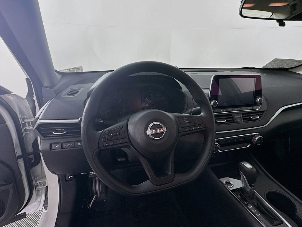 Certified 2025 Nissan Altima 2.5 S FWD image 17