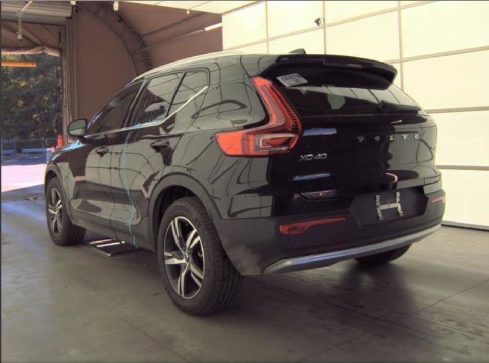 Used 2025 Volvo XC40 B5 Core image 14
