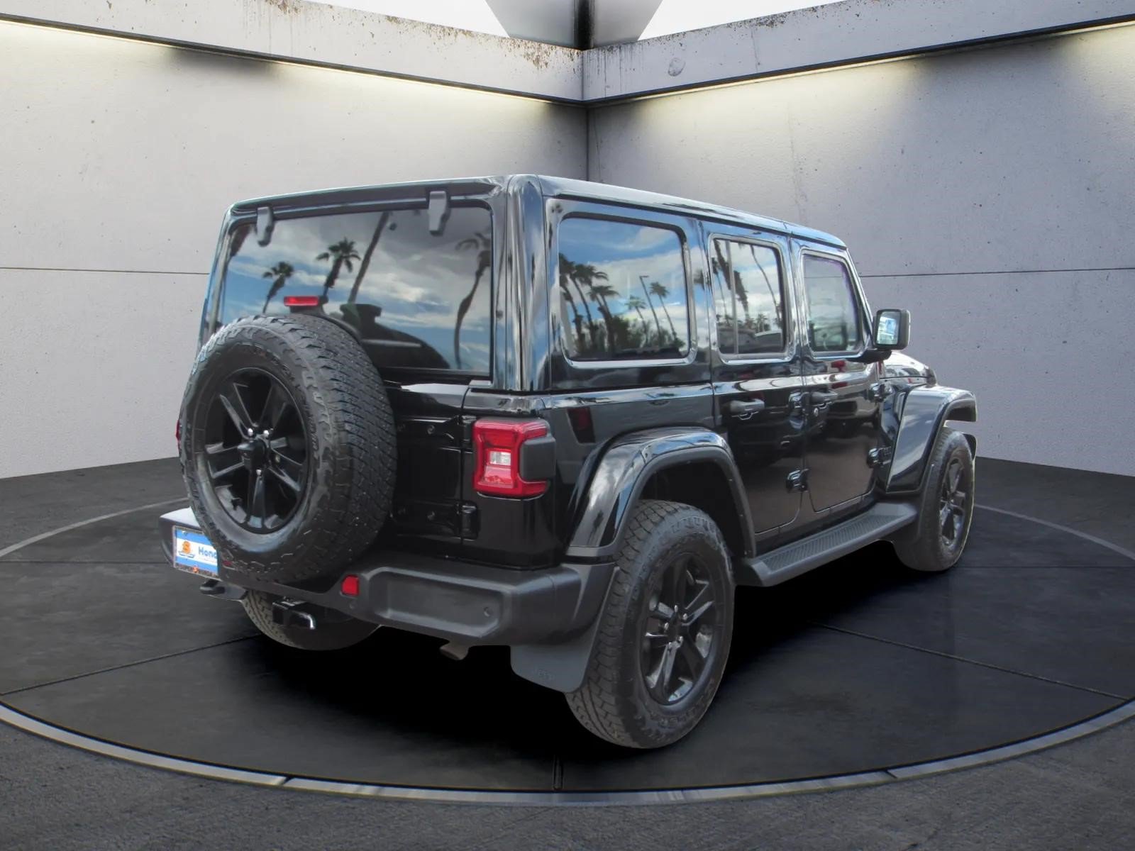 Used 2023 Jeep Wrangler Unlimited Sahara AWD/4WD image 5