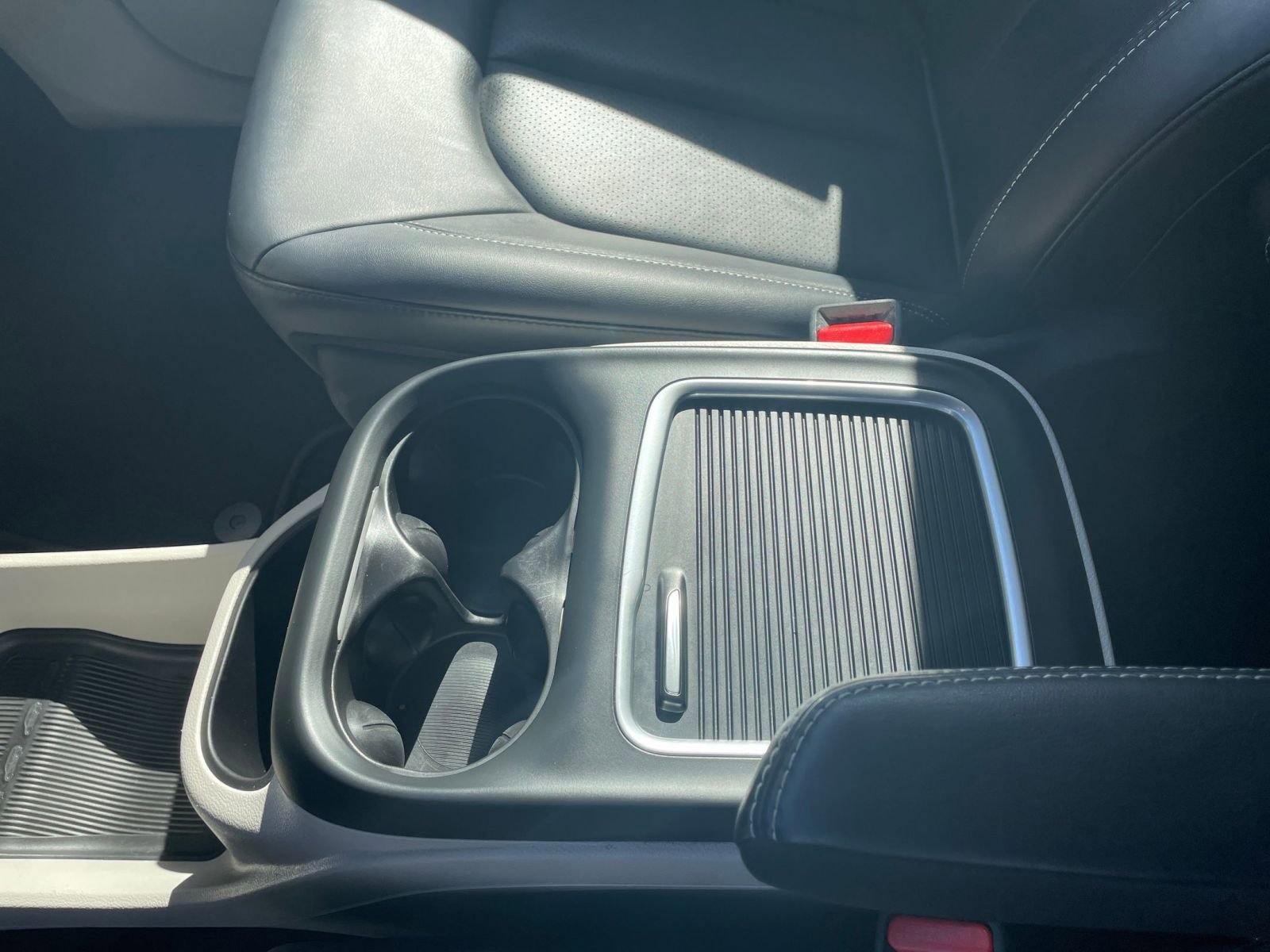 Used 2024 Chrysler Pacifica Touring-L image 38