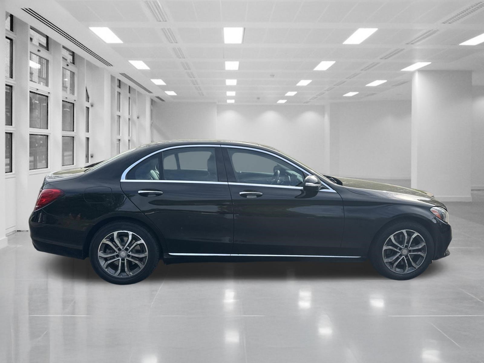Used 2015 Mercedes-Benz C 300 4MATIC Sedan image 4