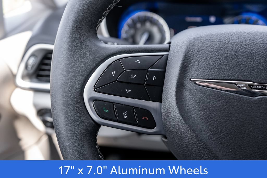 Used 2024 Chrysler Pacifica Touring-L FWD image 24