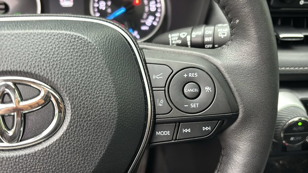 Used 2022 Toyota RAV4 XLE Premium AWD/4WD image 19