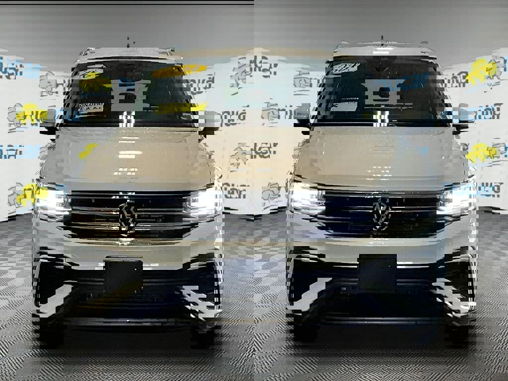 Used 2024 Volkswagen Tiguan SE image 2