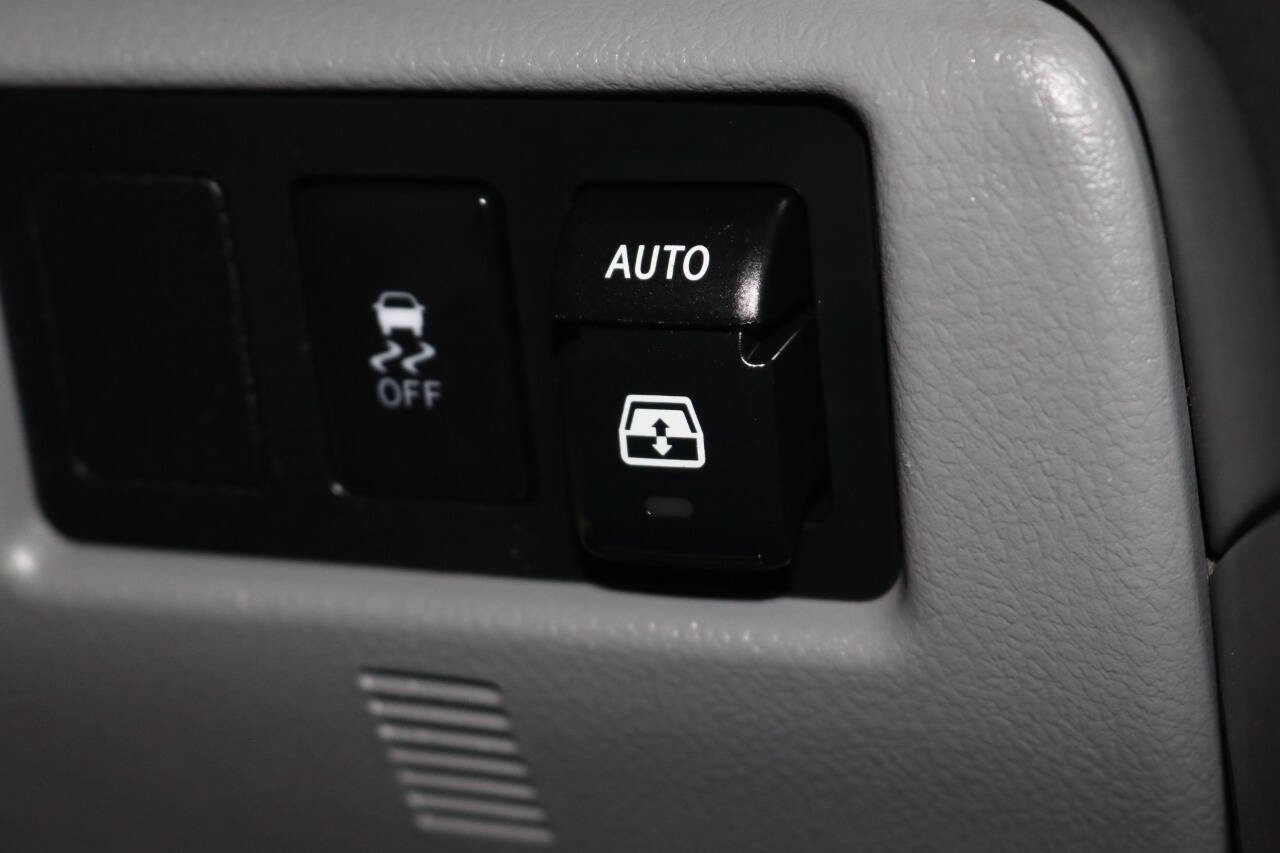 Used 2017 Toyota Sequoia Limited w/ Safety & Convenience Package AWD/4WD image 45