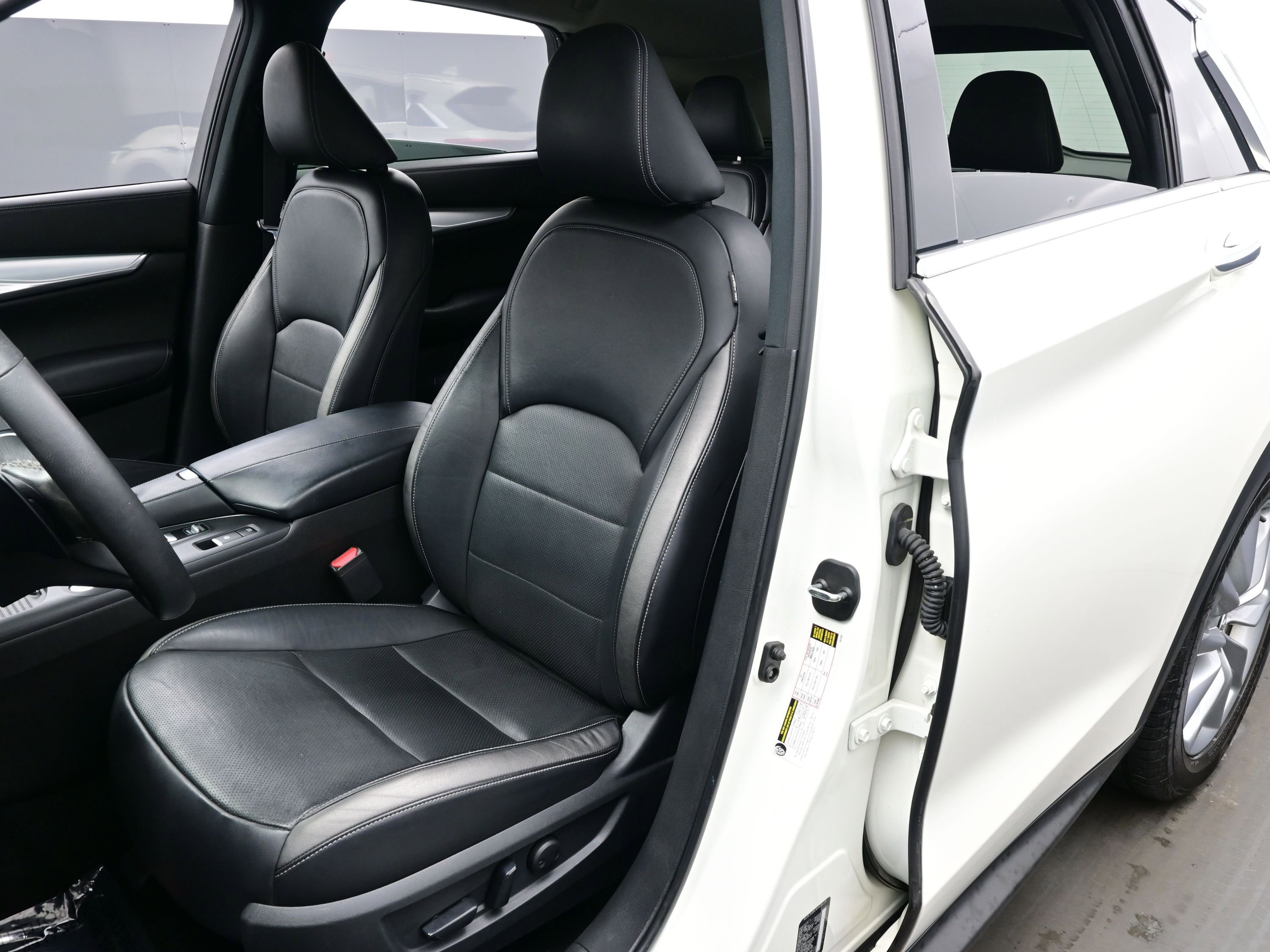 Used 2019 INFINITI QX50 Essential w/ Premium Heat Package image 12