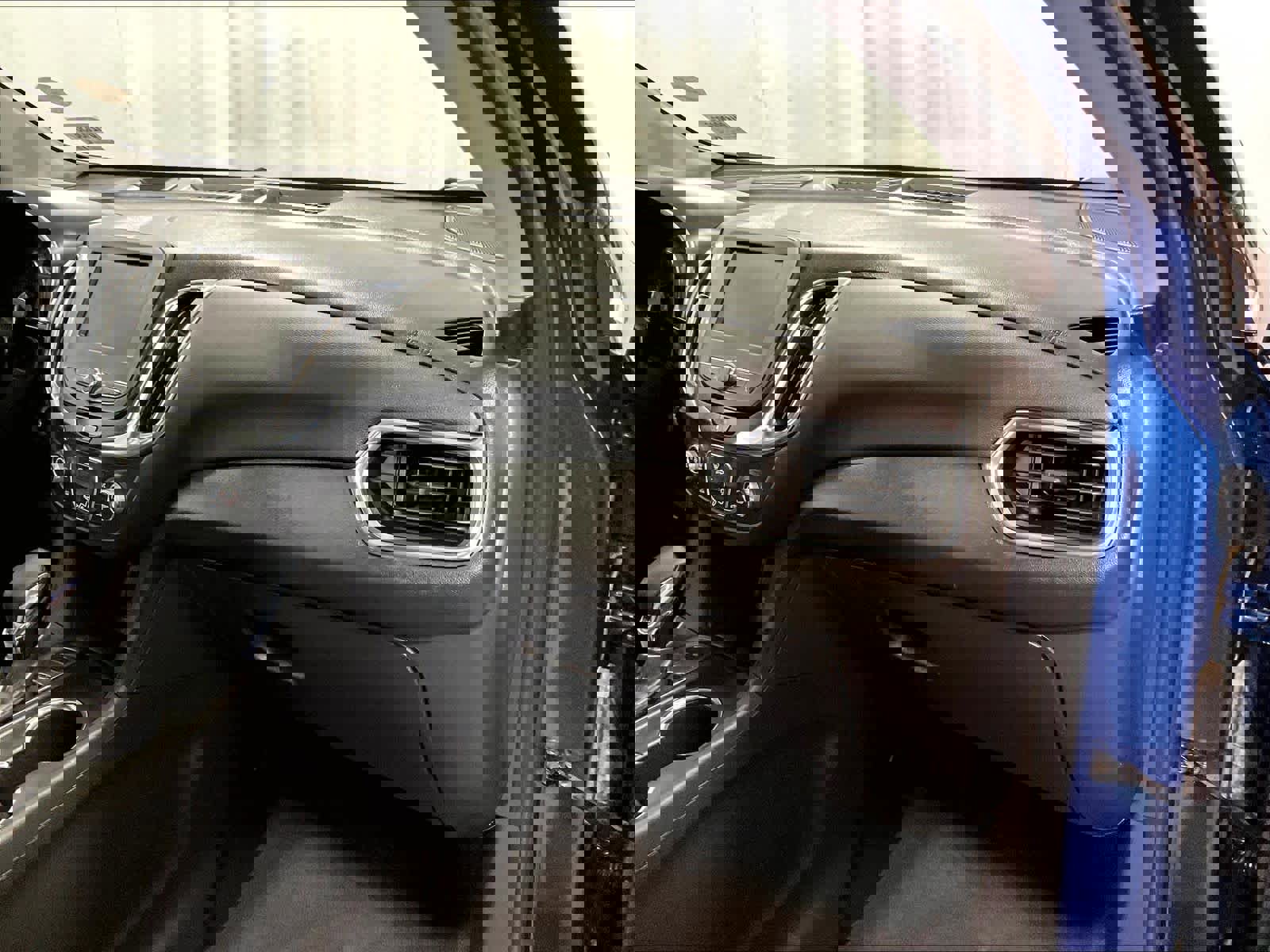 Used 2022 Chevrolet Equinox LT w/ LPO, Floor Liner Package image 13