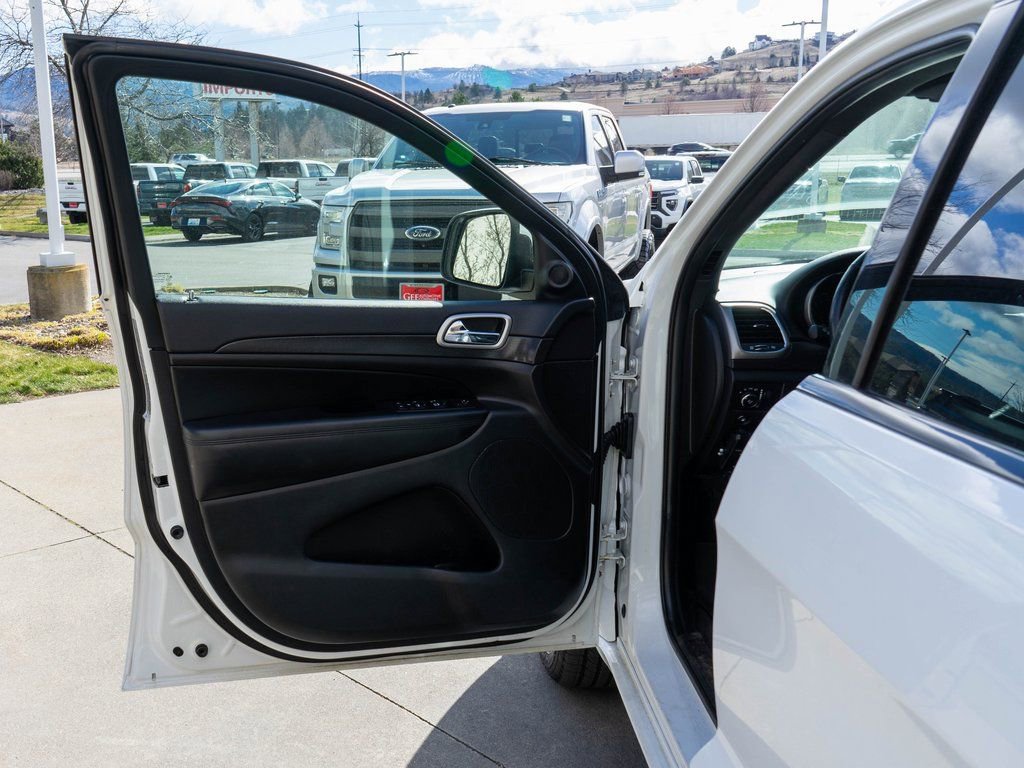 Used 2017 Jeep Grand Cherokee Altitude image 17