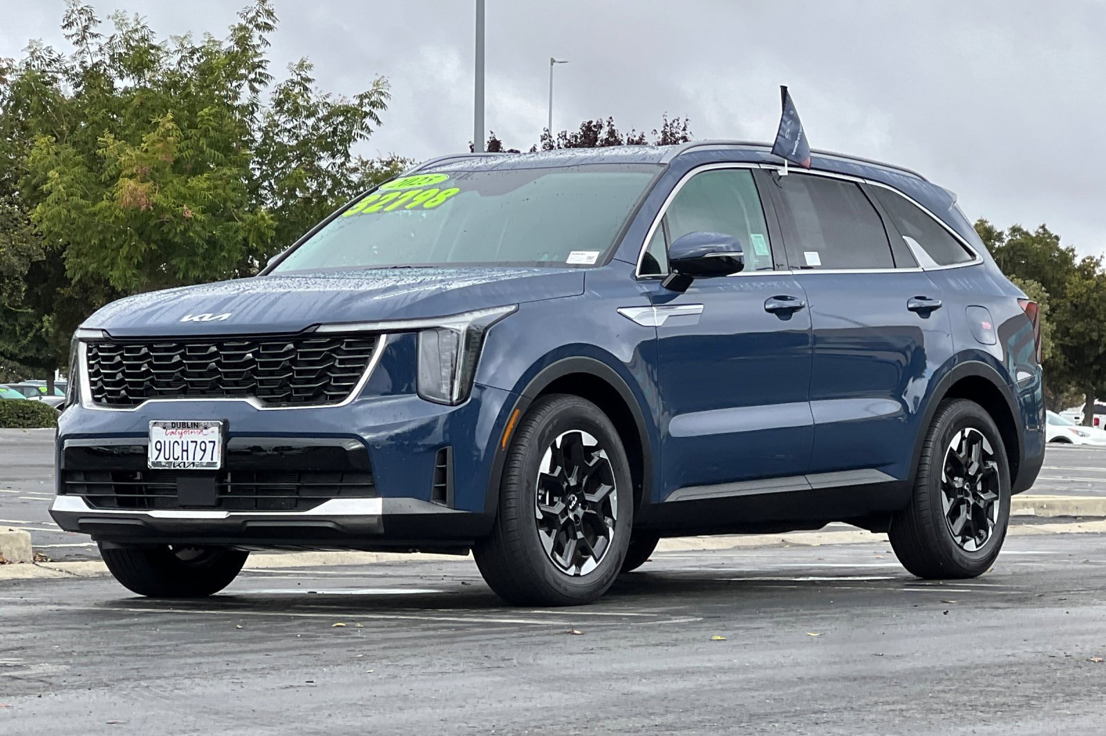 Certified 2025 Kia Sorento S image 9