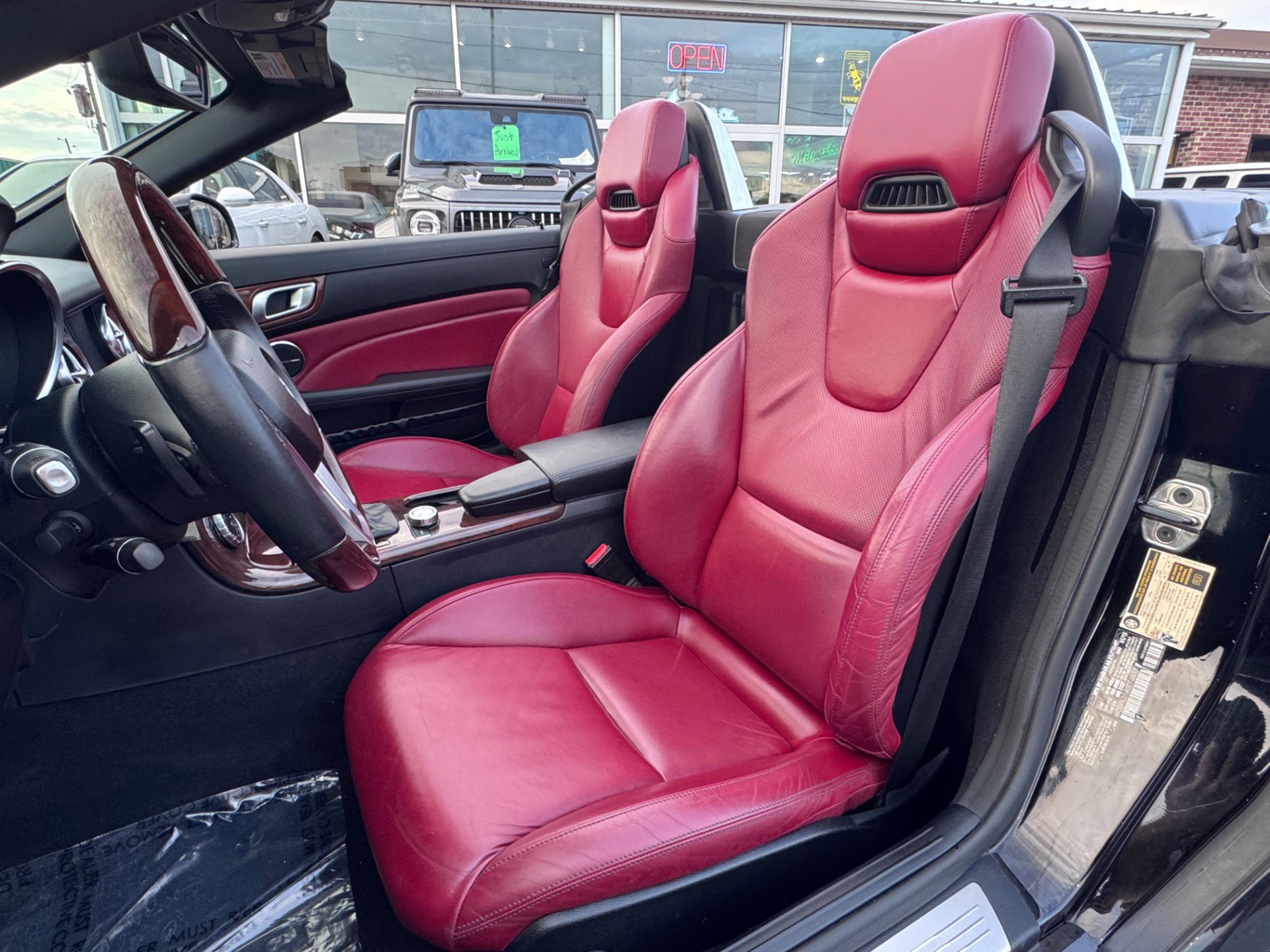 Used 2013 Mercedes-Benz SLK 250 image 2