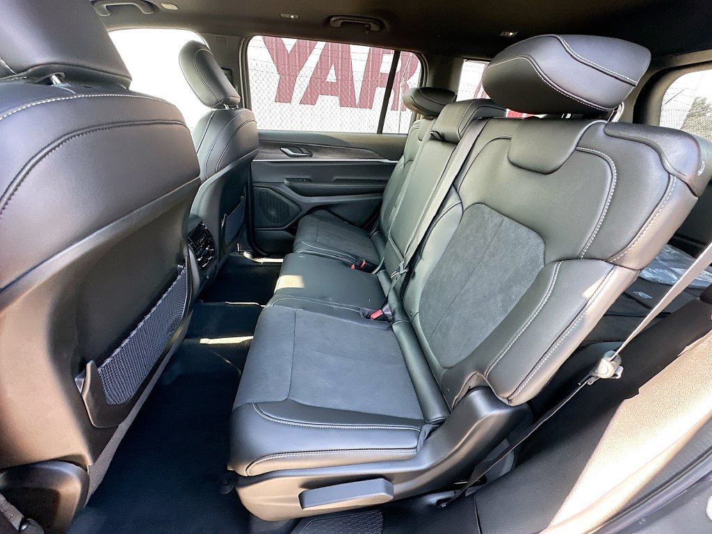 New 2026 Jeep Grand Cherokee L 4WD image 32