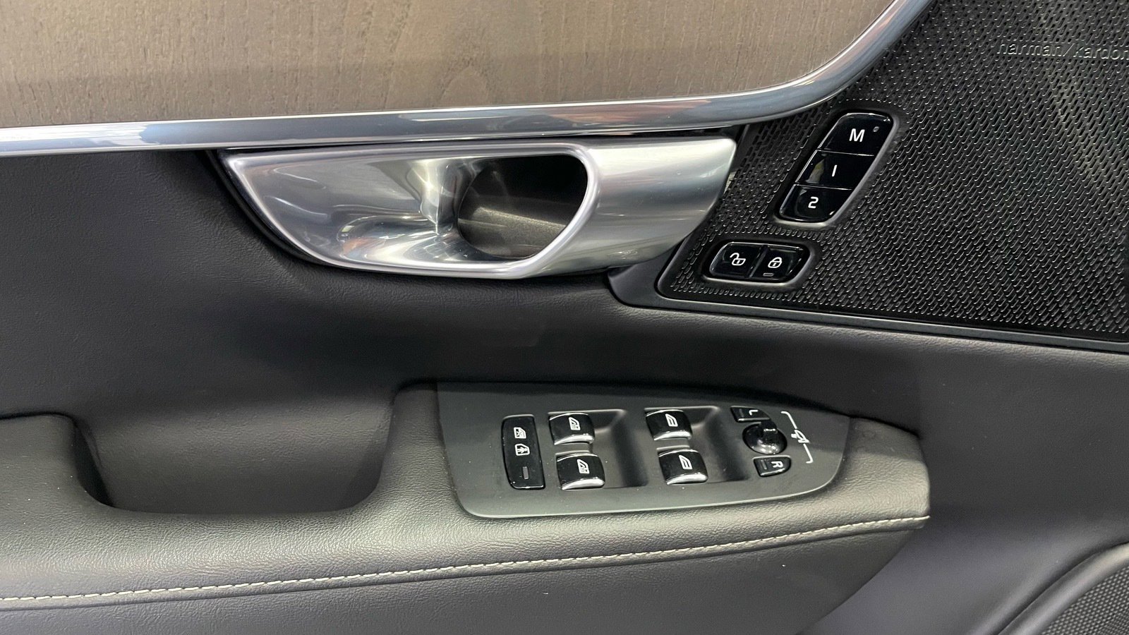 Used 2023 Volvo S90 B6 Ultimate w/ Protection Package Premier image 27