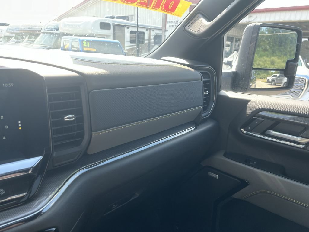 Used 2024 Chevrolet Silverado 2500 ZR2 w/ Technology Package image 35