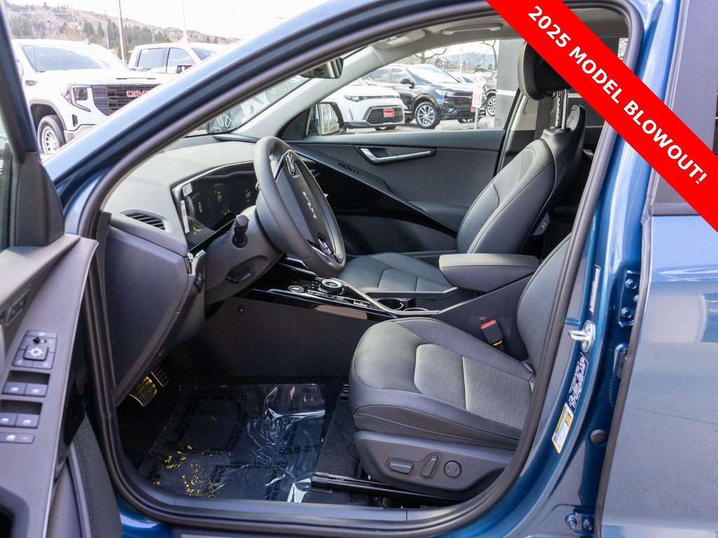 New 2025 Kia Niro SX Touring image 13