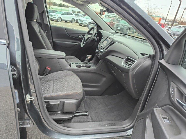 Used 2023 Chevrolet Equinox LT w/ Driver Convenience Package image 18