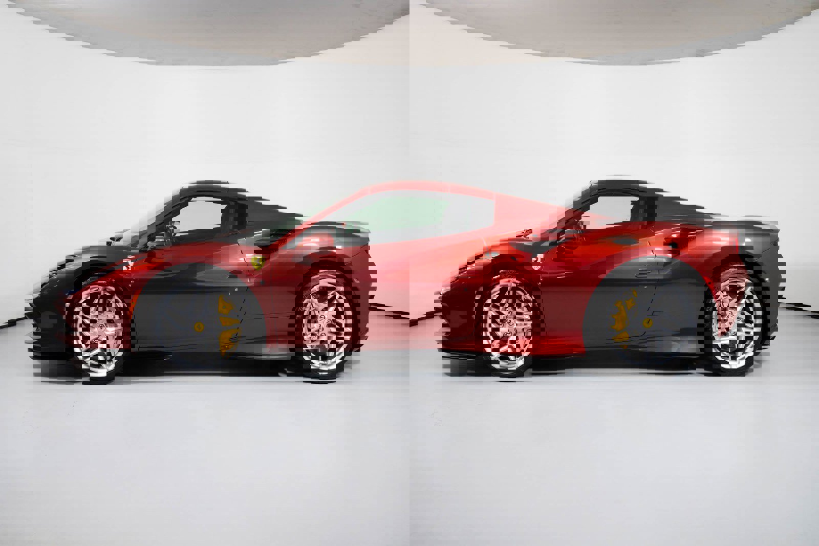 Used 2023 Ferrari F8 Spider image 12