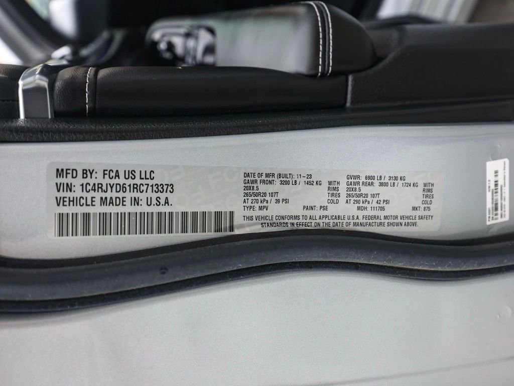 Used 2024 Jeep Grand Cherokee Overland w/ Luxury Tech Group IV image 39