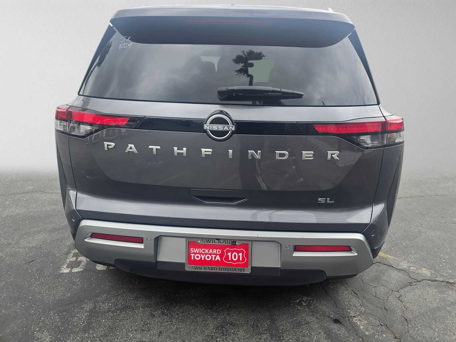 Used 2025 Nissan Pathfinder SL FWD image 4