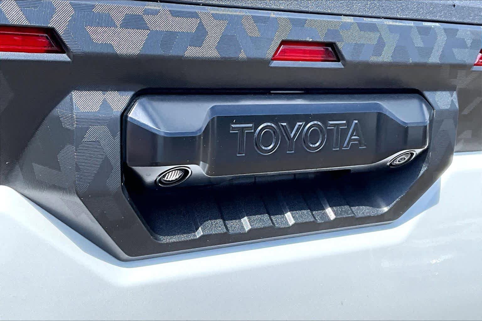 Used 2022 Toyota Tundra Limited w/ TRD Off-Road Package RWD image 9