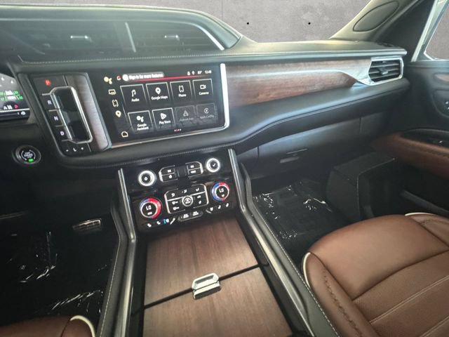 Used 2024 GMC Yukon XL Denali Ultimate AWD/4WD image 3